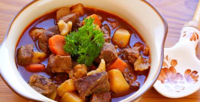 receta original gulash hungaro